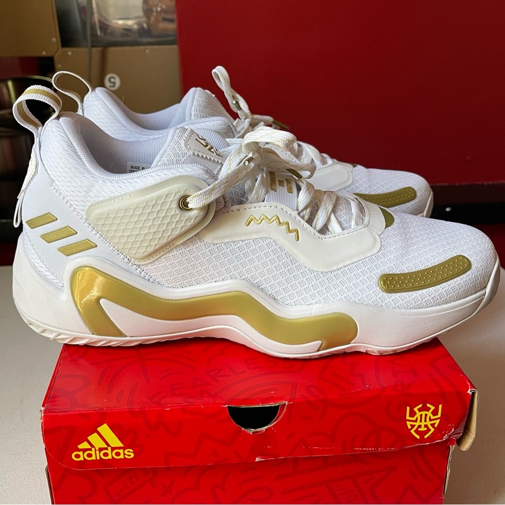 Adidas D.O.N Issue 3 size 11 worn once.